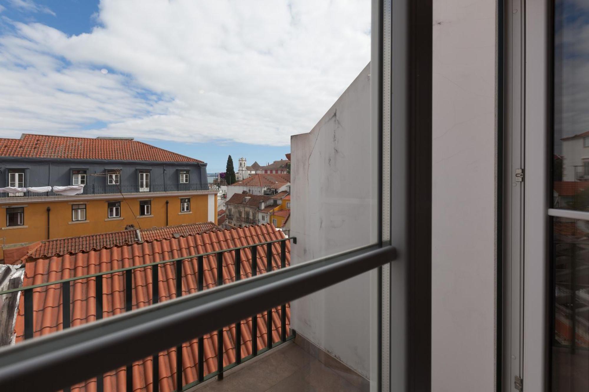 Appartamento Flh Portas Do Sol Duplex With Terrace Lisbona Esterno foto