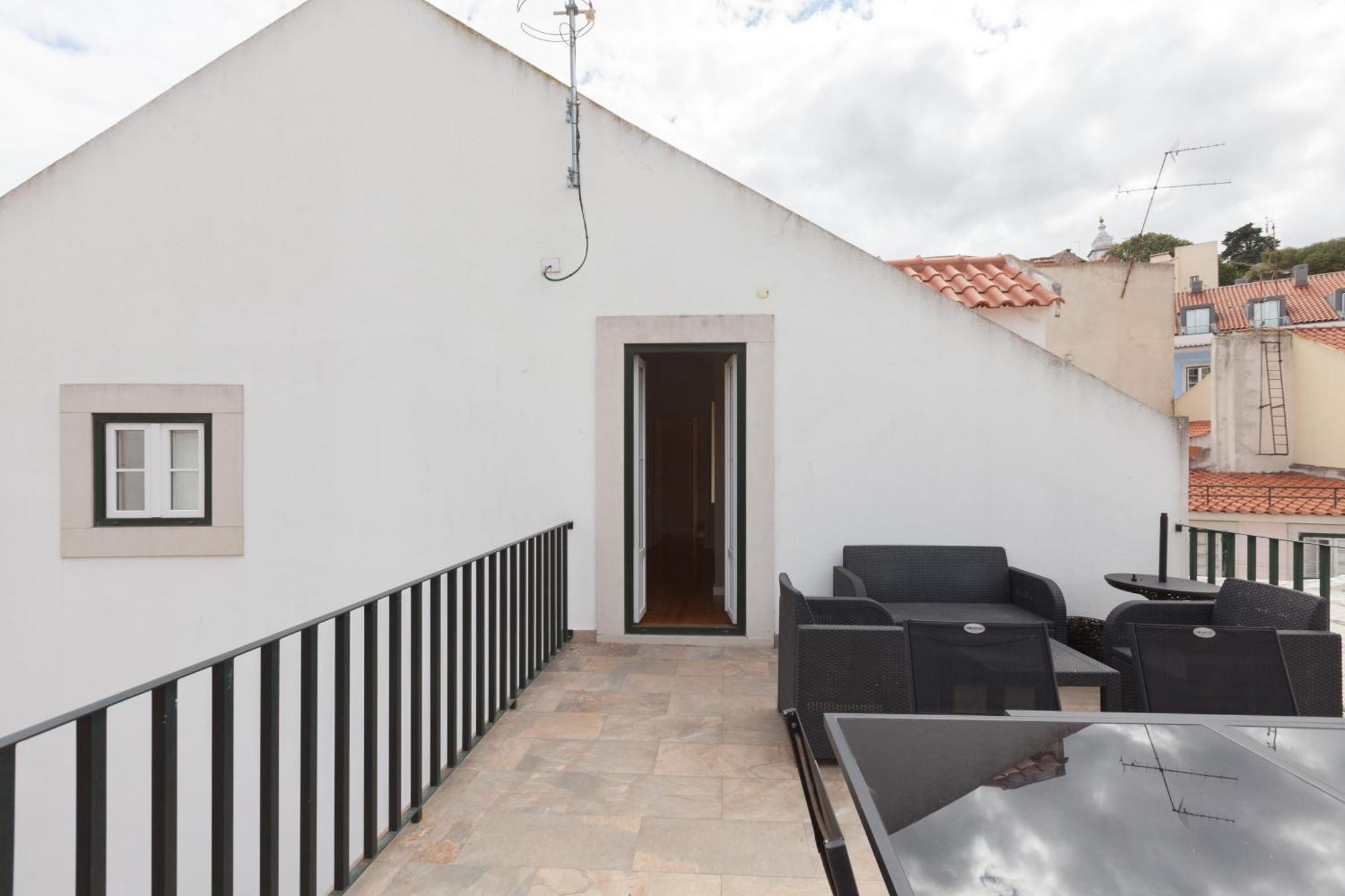 Appartamento Flh Portas Do Sol Duplex With Terrace Lisbona Esterno foto